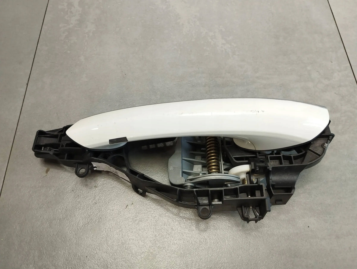BMW 7 G11 HANDLE LEFT FRONT KEYLESS A300 UK