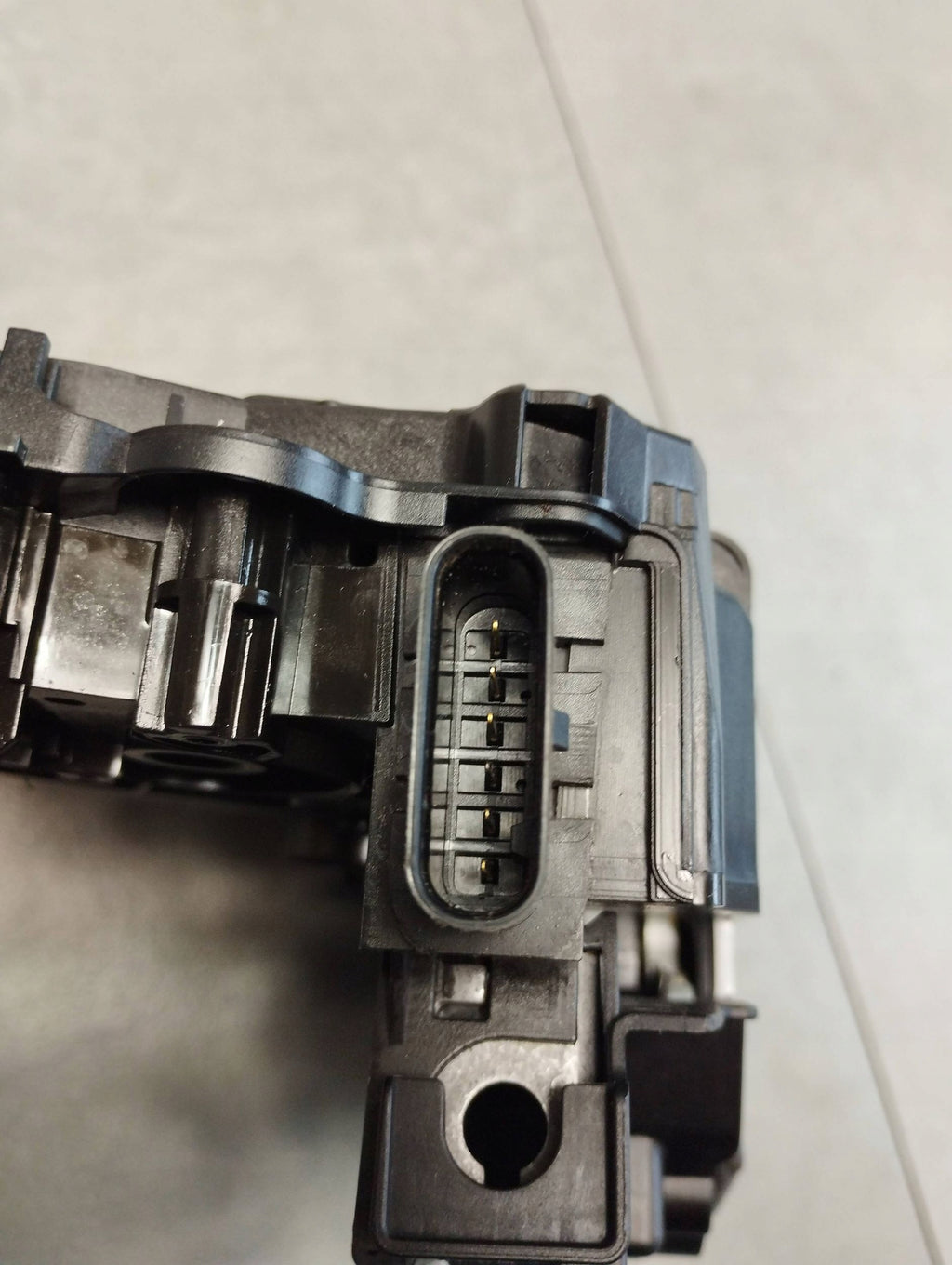 BMW 7 G11 LOCK RIGHT FRONT SOFT CLOSE 2581892 UK