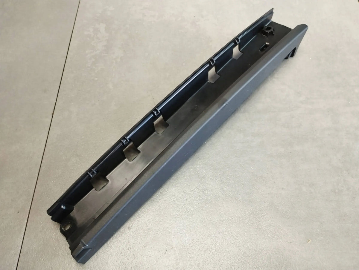 BMW 7 G11 WINDOW STRIP RIGHT REAR 7377314