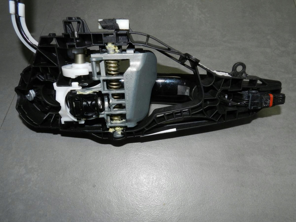 BMW 7 G12 HANDLE RIGHT FRONT KEYLESS 475