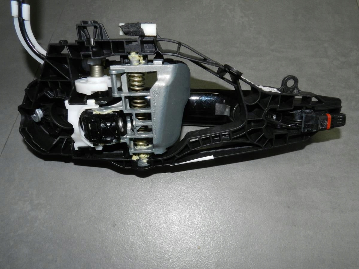BMW 7 G12 HANDLE RIGHT FRONT KEYLESS 475