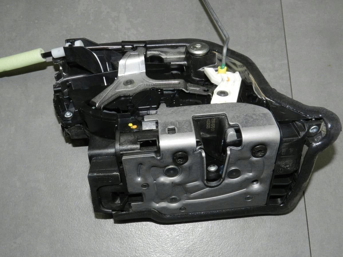 BMW 7 G12 LOCK RIGHT REAR 2581870