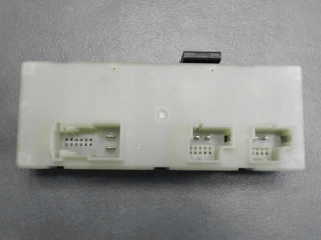 BMW 8 G15 FLAP CONTROLLER MODULE 2762358