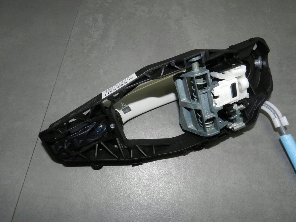 BMW 8 G15 HANDLE RIGHT LED A300