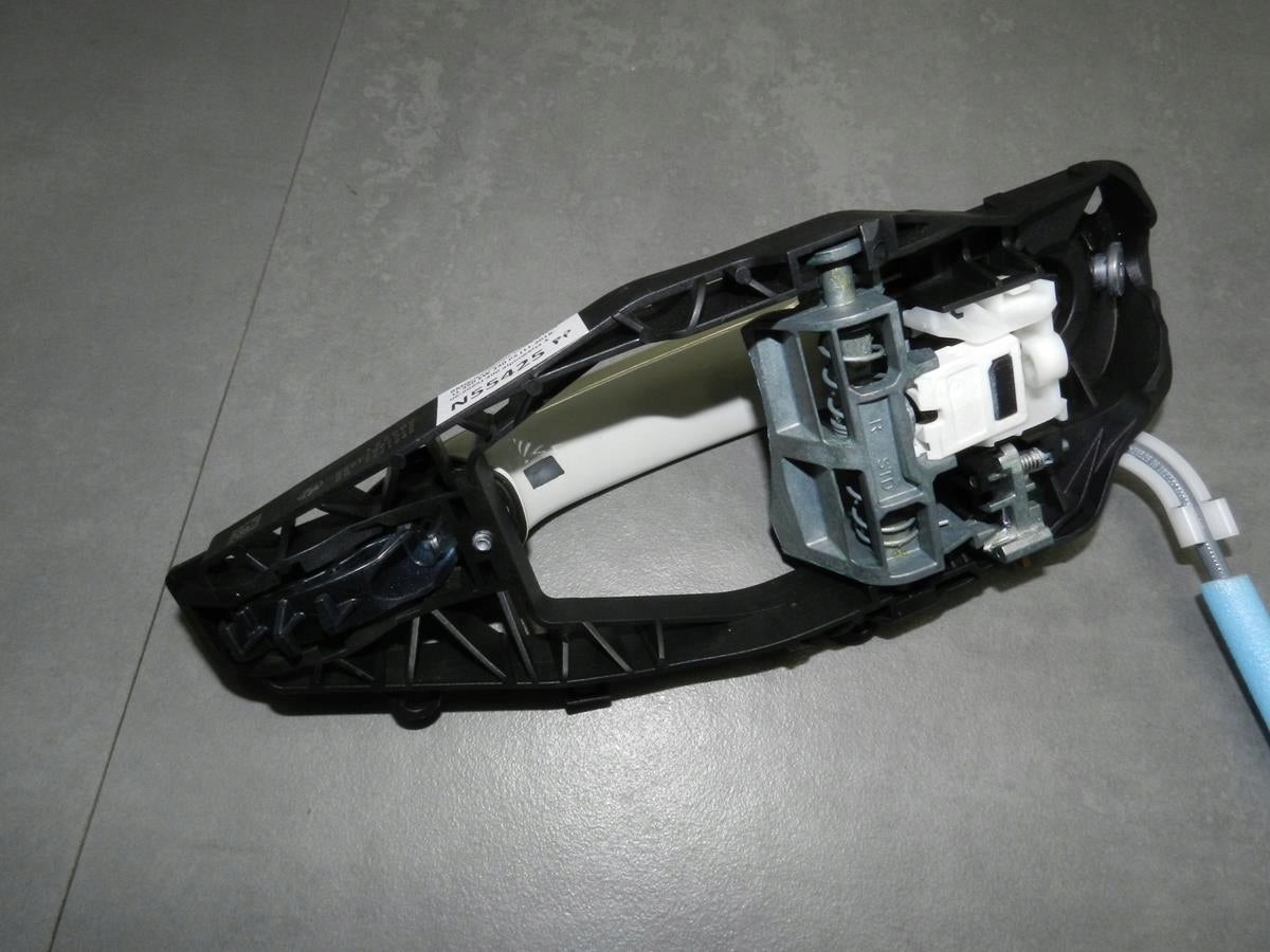 BMW 8 G15 HANDLE RIGHT LED A300