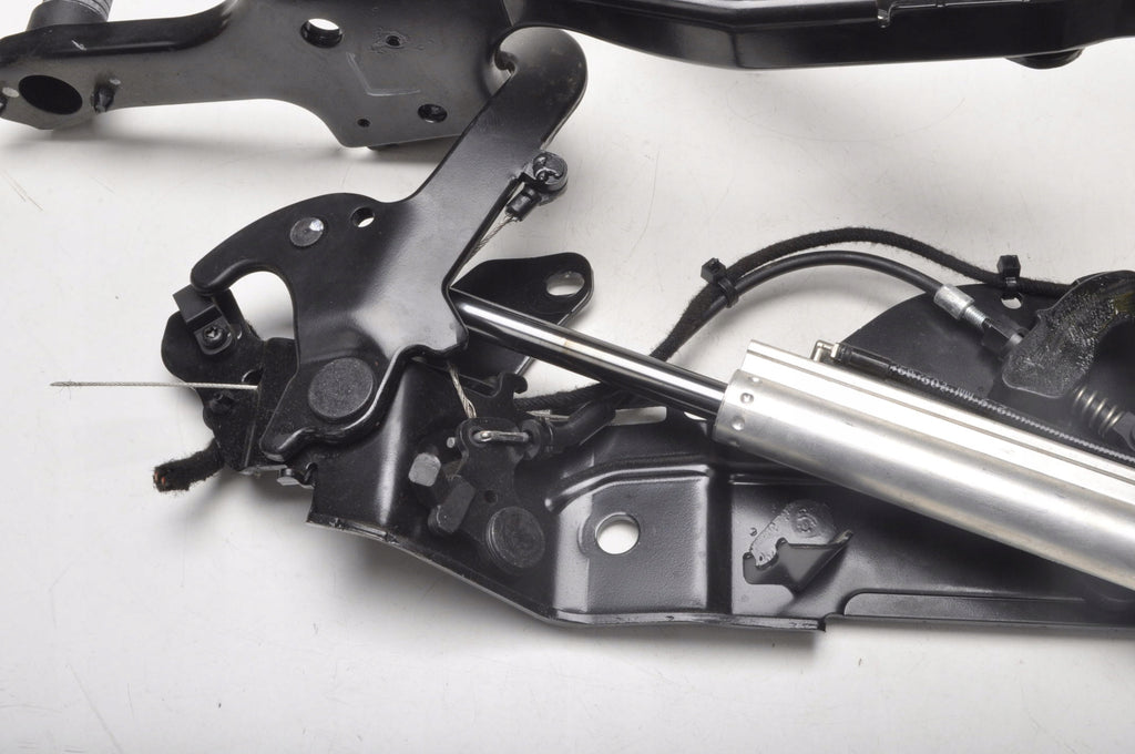 BMW E88 ROOF HINGE LEFT