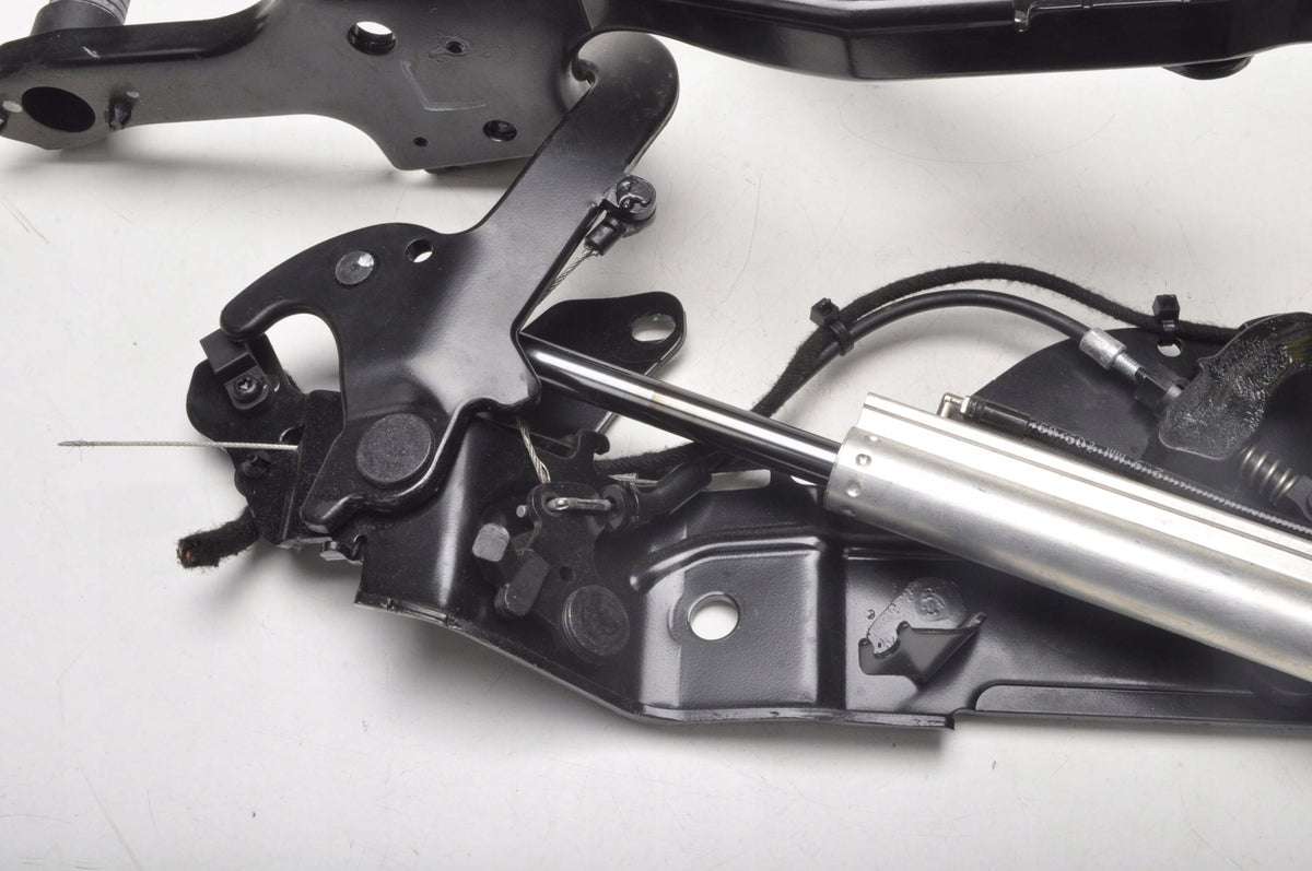 BMW E88 ROOF HINGE LEFT