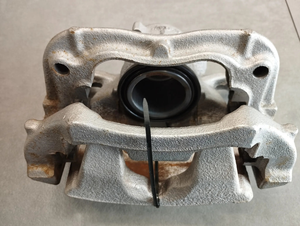 BMW X1 F48 CLAMP RIGHT FRONT 6860266