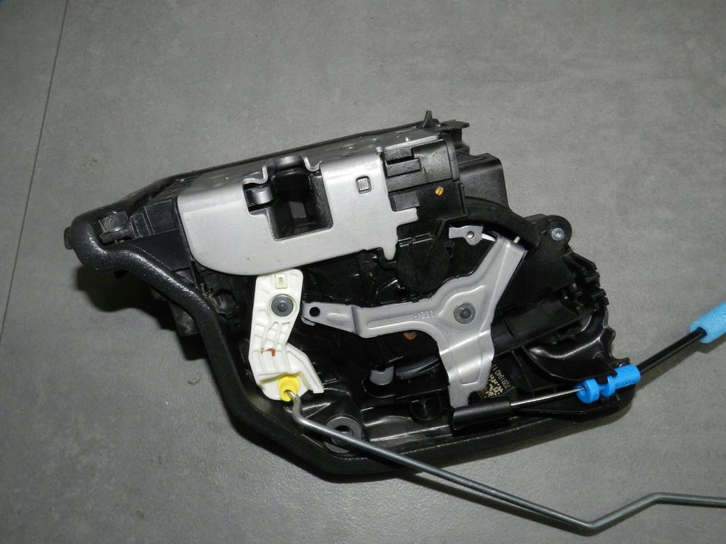 BMW X1 F48 LOCK RIGHT REAR 7281940