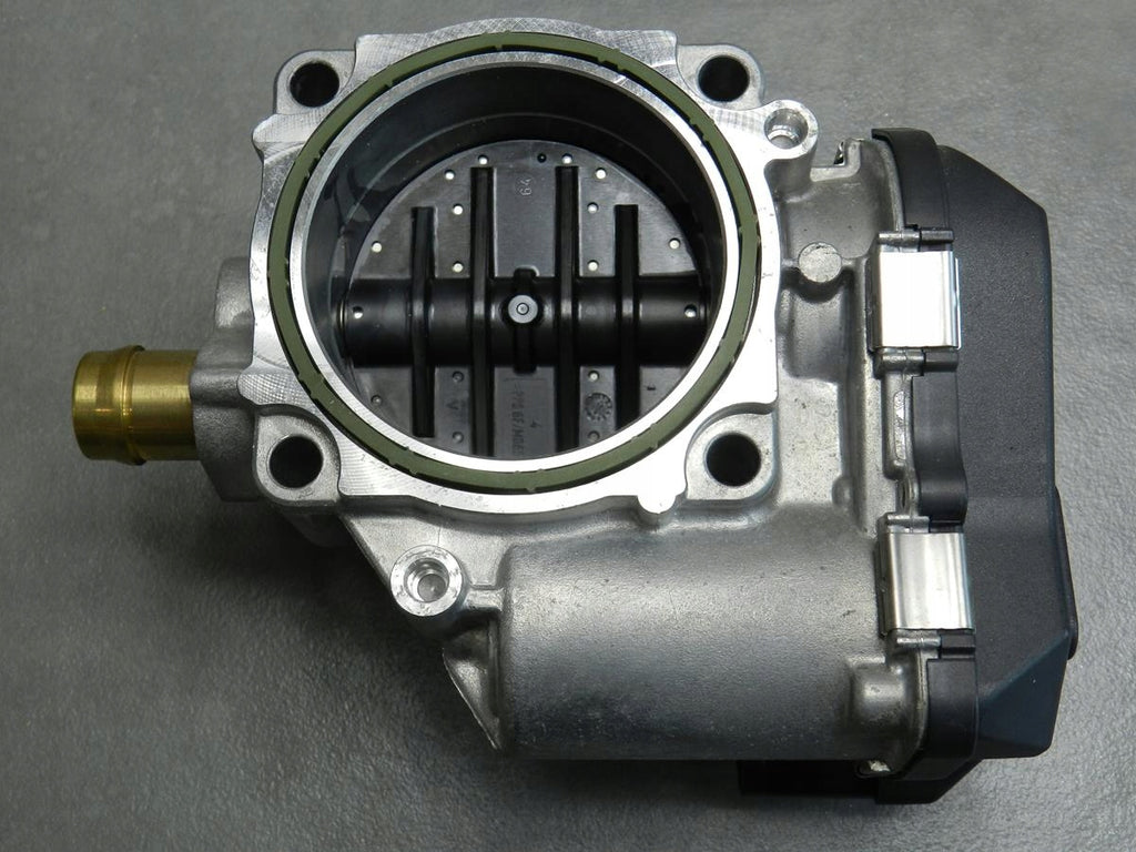 BMW X3 F25 2.0i THROTTLE 7588625
