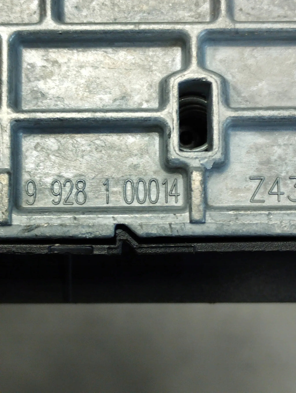 BMW X5 F15 SHELF HOLDER 9928100014