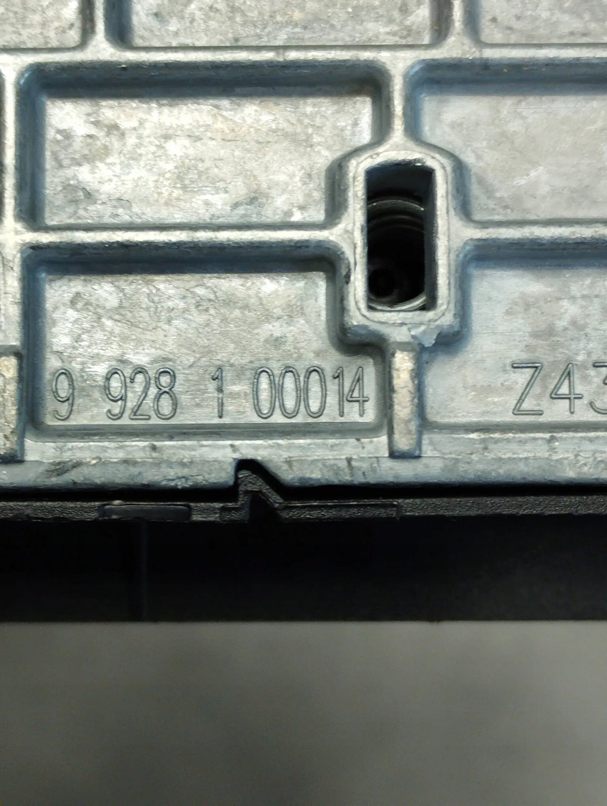 BMW X5 F15 SHELF HOLDER 9928100014