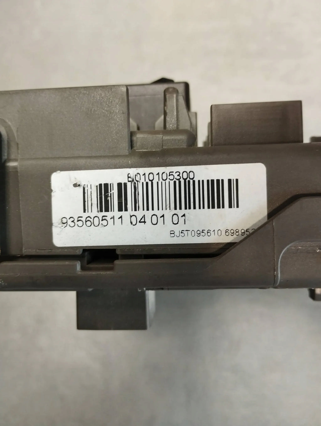 BMW X6 E71 4.4 V8 FUSE BOX 518954021A