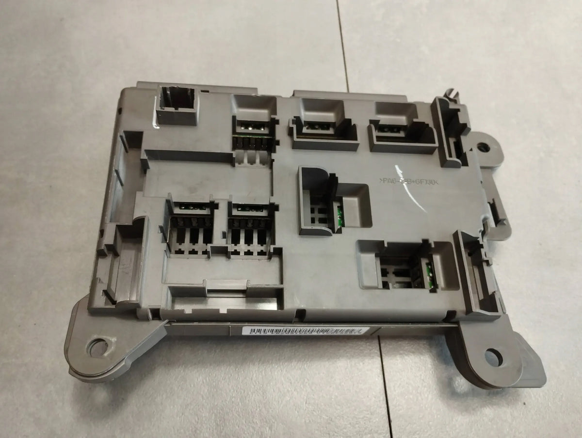 BMW X6 E71 4.4 V8 FUSE BOX 518954021A