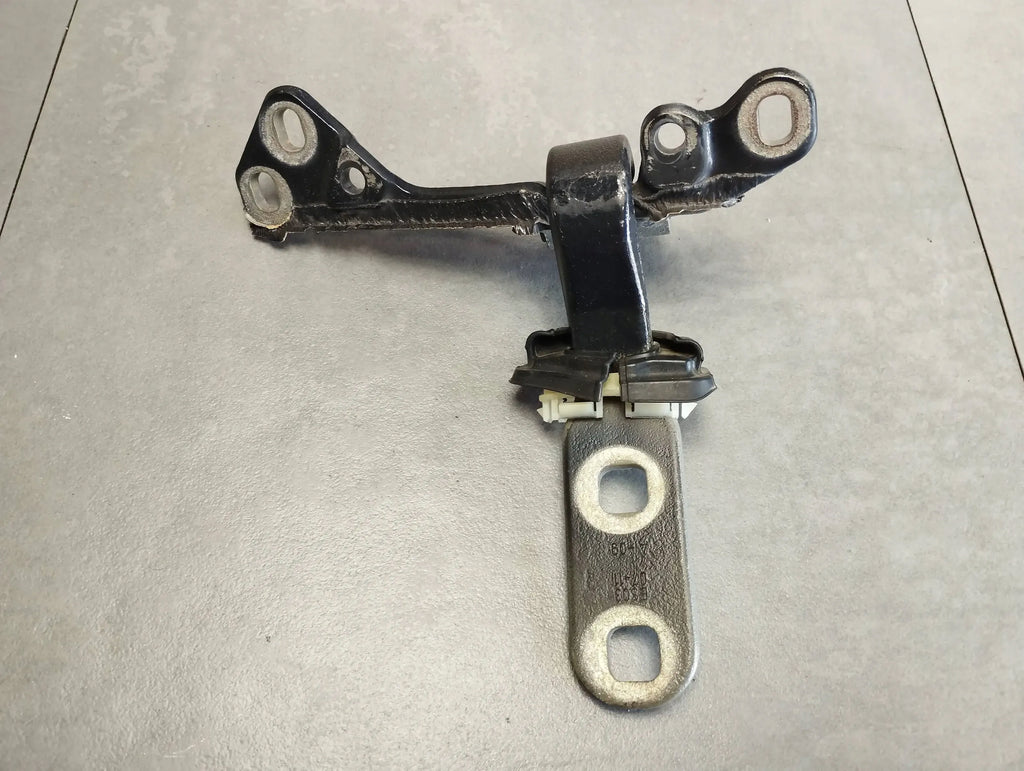 BMW X6 E71 FLAP HINGE RIGHT 7175830
