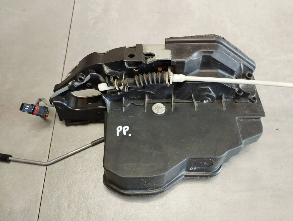 BMW X6 E71 LOCK RIGHT FRONT 7315022