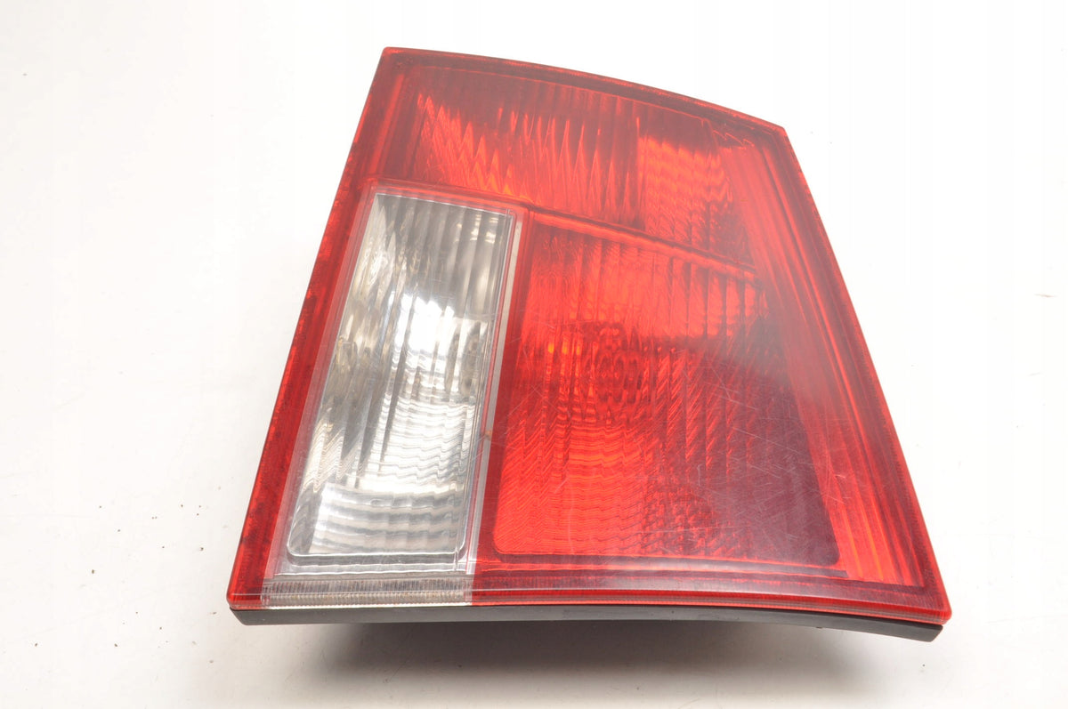 C III LAMP RIGHT REAR IN FLAP STATION WAGON 13184025