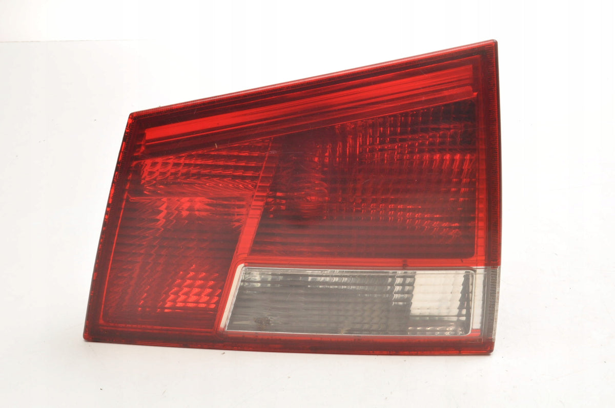 C III LAMP RIGHT REAR IN FLAP STATION WAGON 13184025