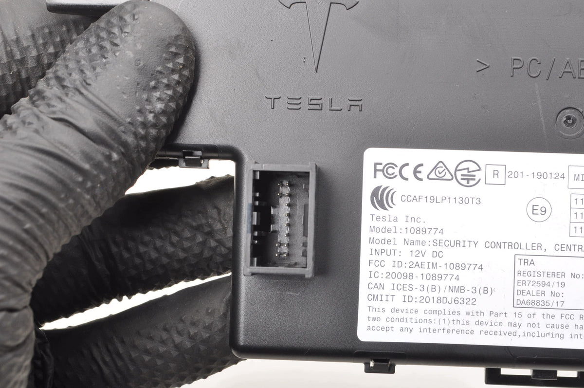 CENTRAL LOCK CONTROLLER MODULE Tesla MODEL 3 1089774 1100241-00-J