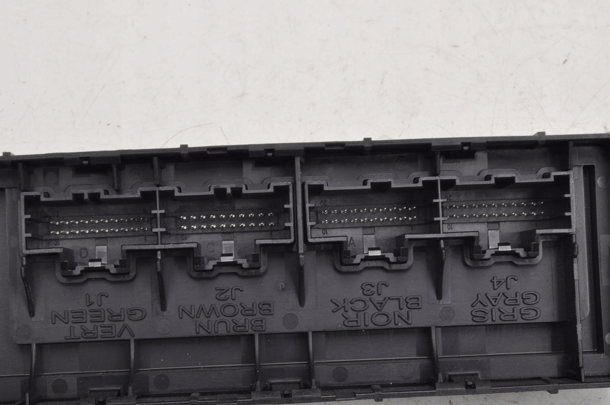 CHEVROLET CRUZE AND AIR CONDITIONING CONTROLLER 13505749