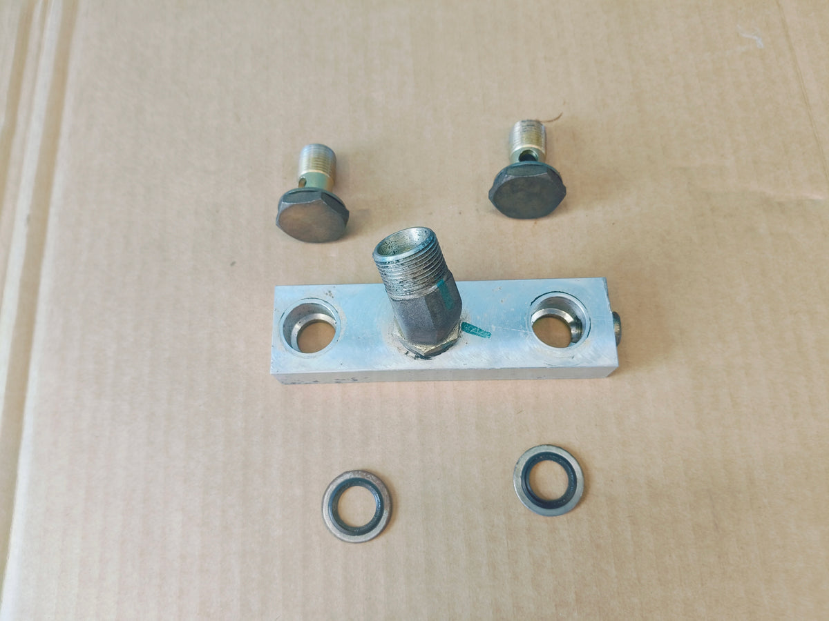 CLAAS AXION 810-850 C-MATIC A31 BRAKE PUMP CONNECTOR PLATE 0011216800