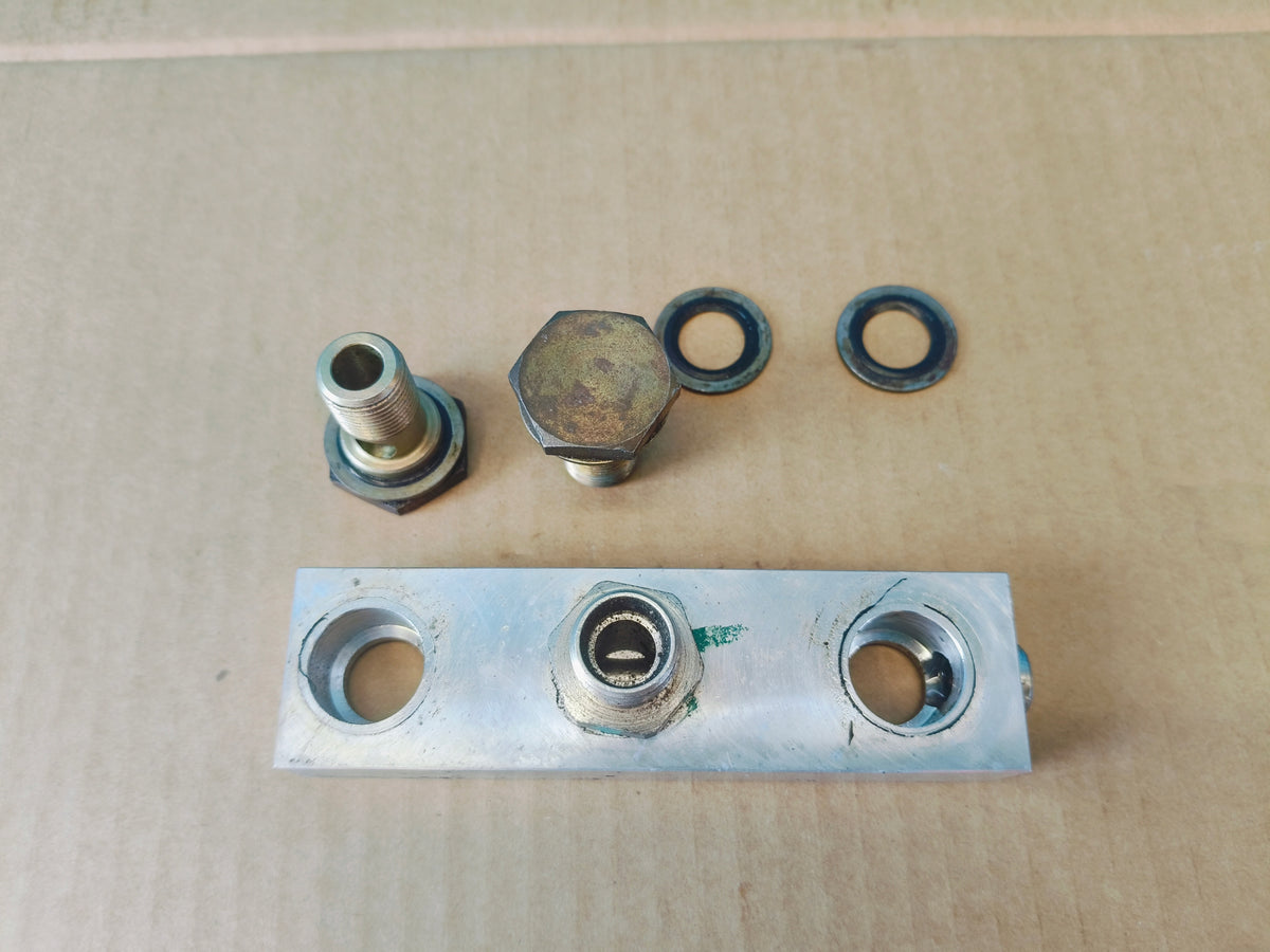 CLAAS AXION 810-850 C-MATIC A31 BRAKE PUMP CONNECTOR PLATE 0011216800
