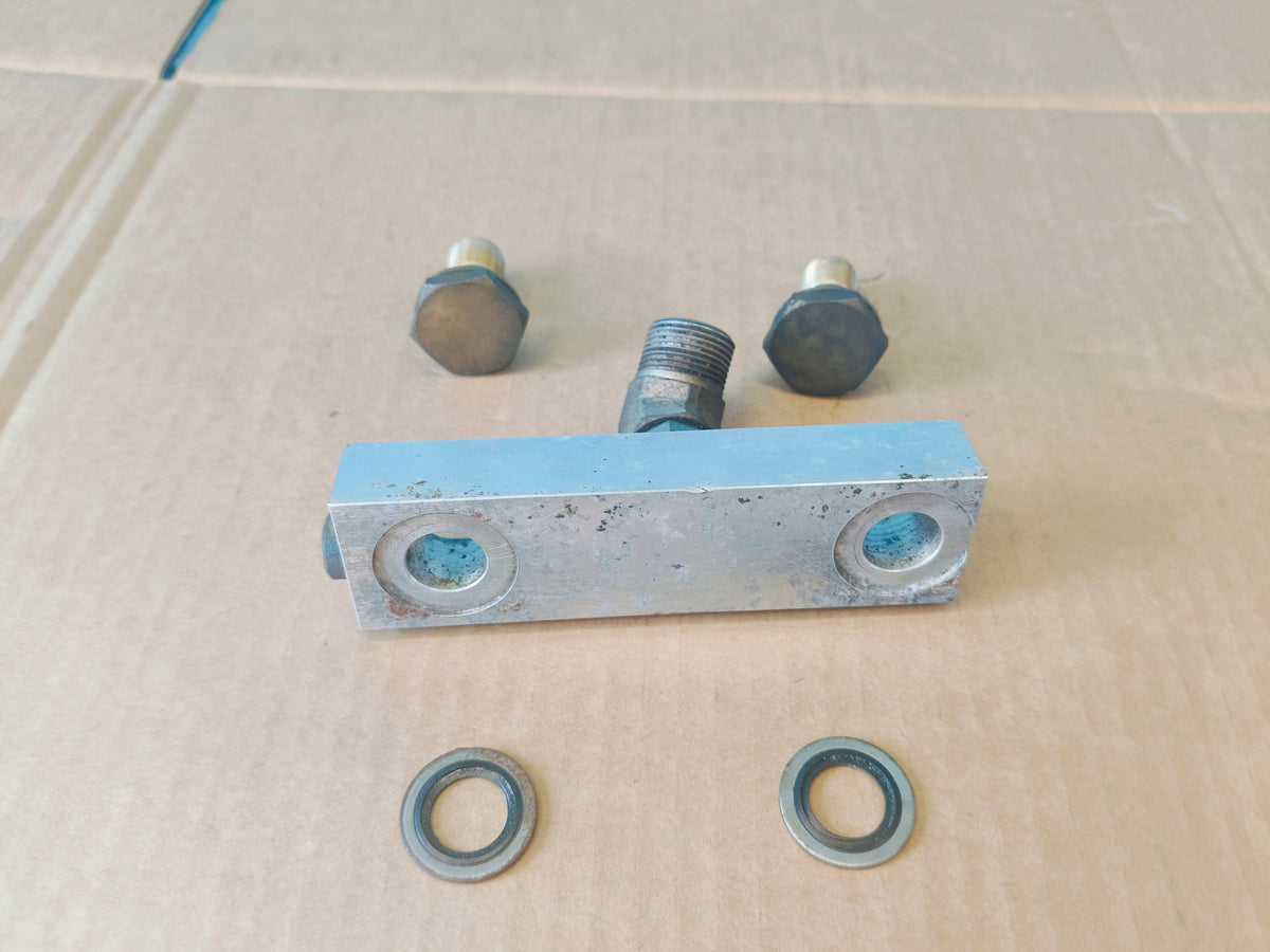 CLAAS AXION 810-850 C-MATIC A31 BRAKE PUMP CONNECTOR PLATE 0011216800