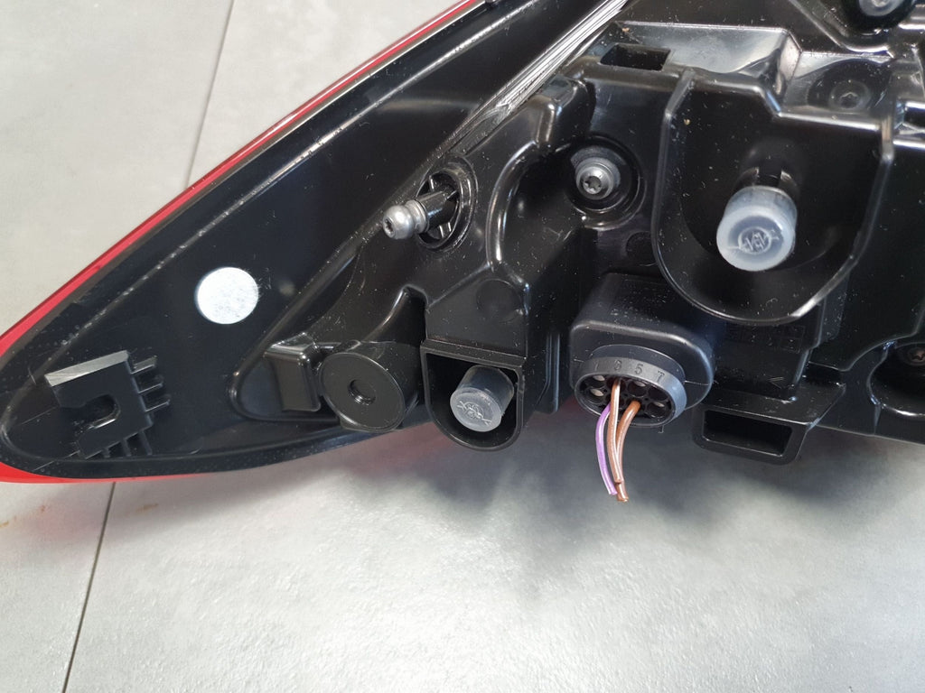 Cupra Leon IV KOMBI Lamp left rear 5FA945207D