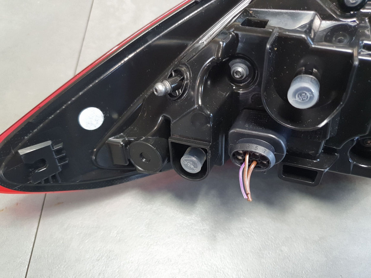 Cupra Leon IV KOMBI Lamp left rear 5FA945207D