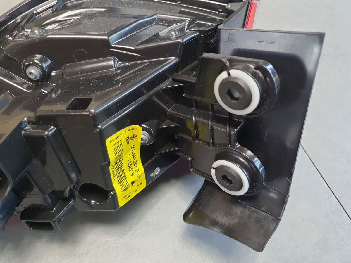 Cupra Leon IV KOMBI Lamp left rear 5FA945207D