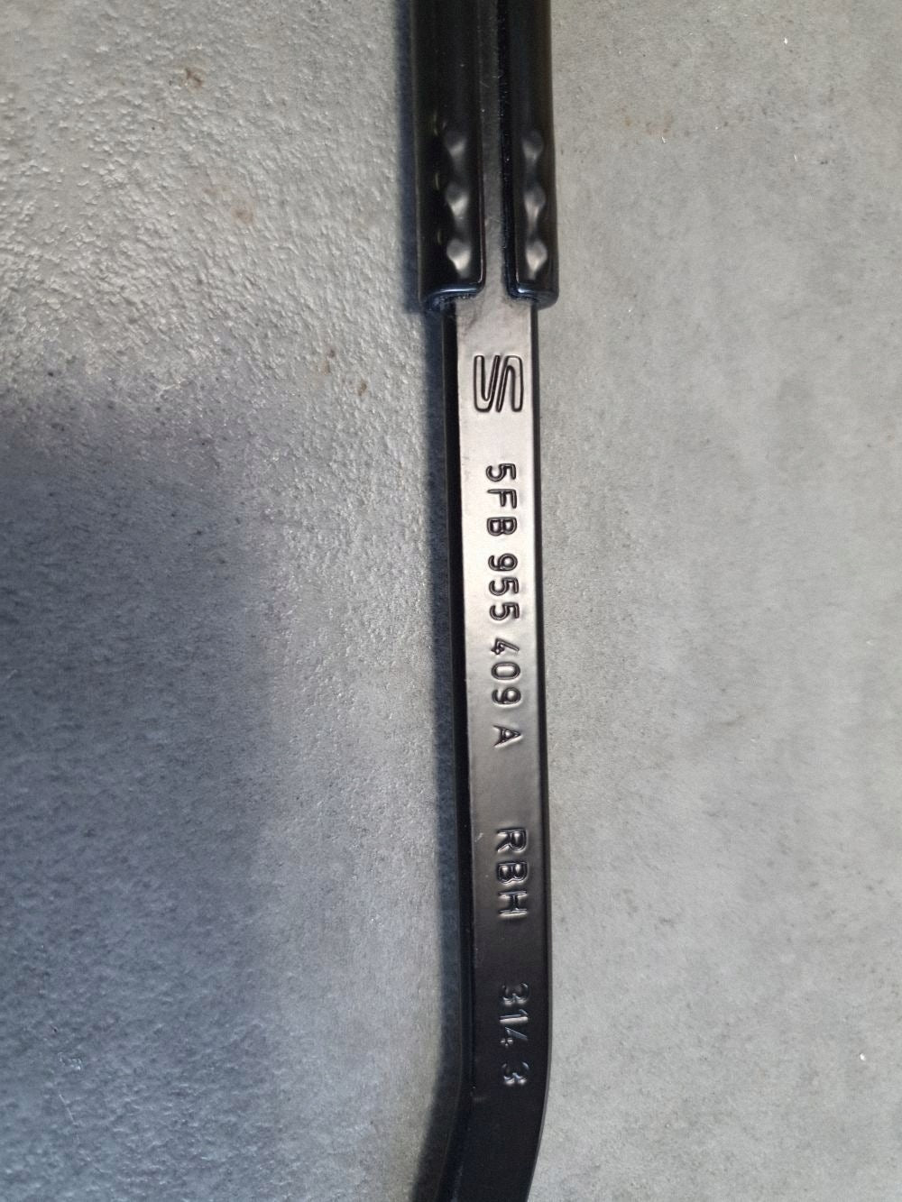Cupra Leon IV Windshield wiper arm left 5FB955409A