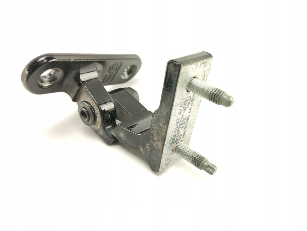 DOOR HINGE RIGHT FRONT UP AND DOWN MERCEDES C205 A205