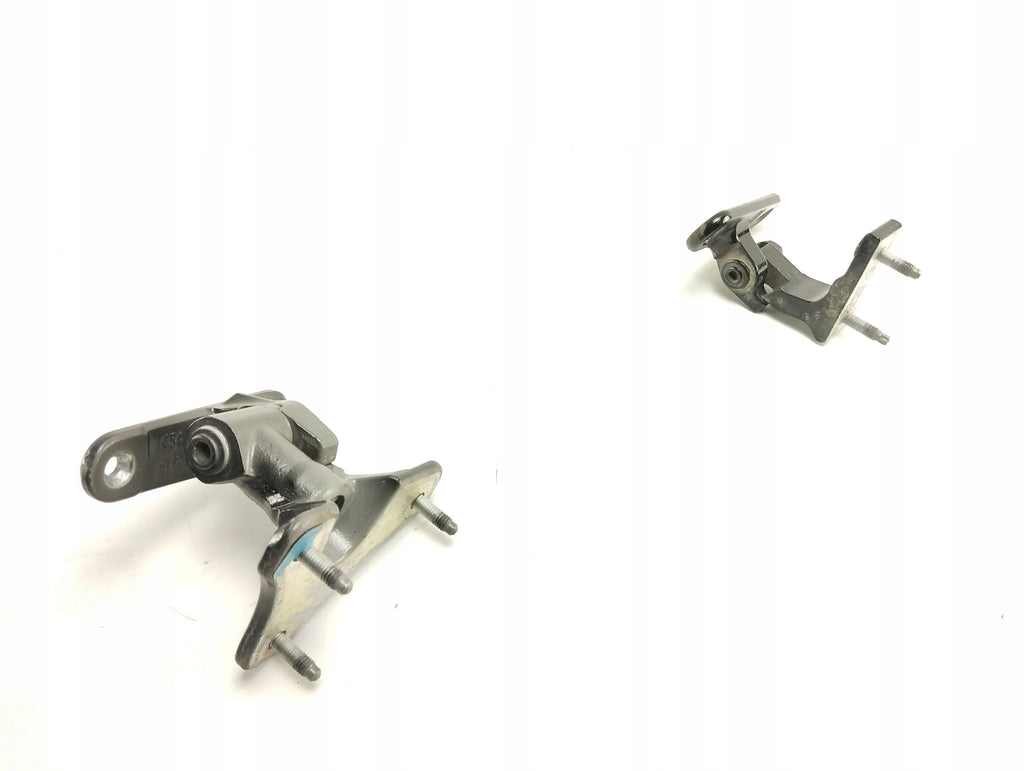 DOOR HINGE RIGHT FRONT UP AND DOWN MERCEDES C205 A205