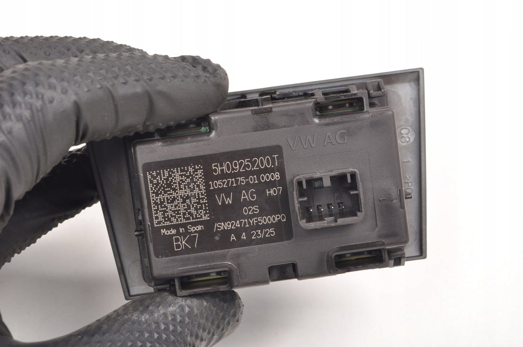 EMERGENCY LIGHT SWITCH VOLKSWAGEN GOLF VIII 5H0925200T 2025