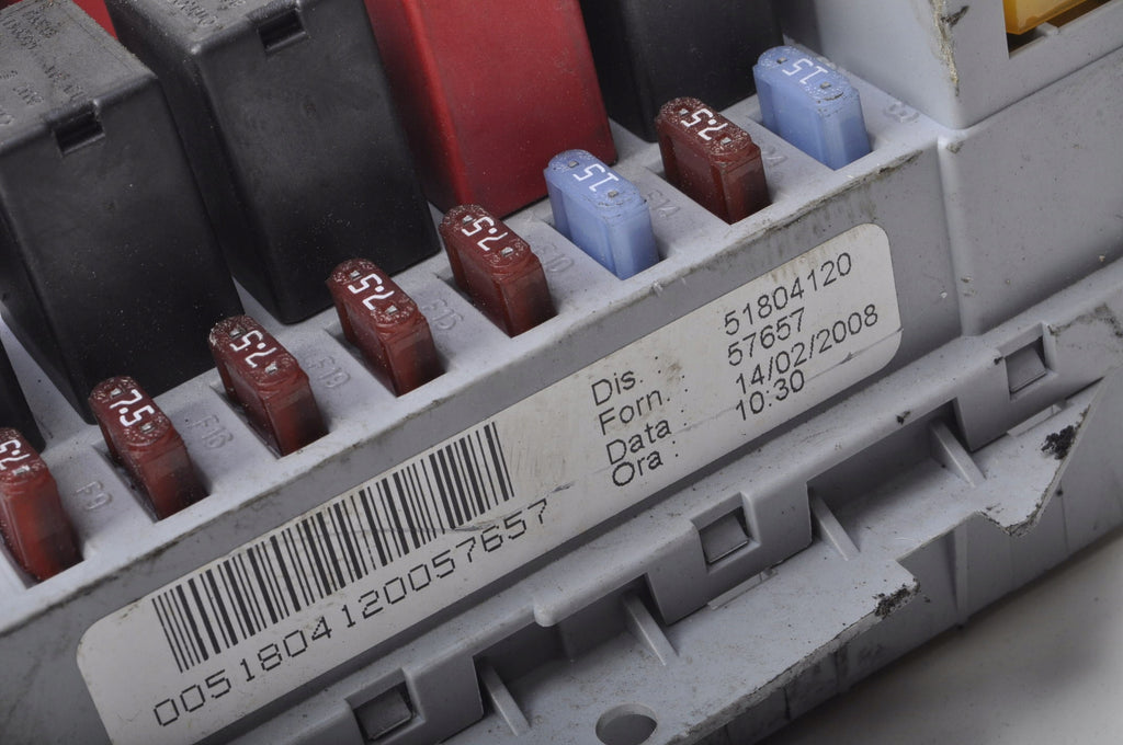 FIAT CROMA 1.9 D FUSE BOX 51804120