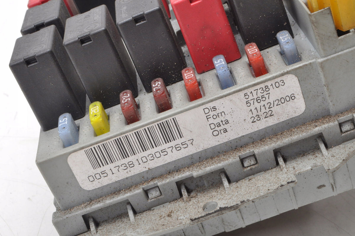 FIAT CROMA II 1.9 D FUSE BOX 51738103
