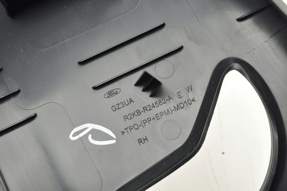 FORD EXPLORER VII POST COVER RIGHT R2KB-R24582-AEW