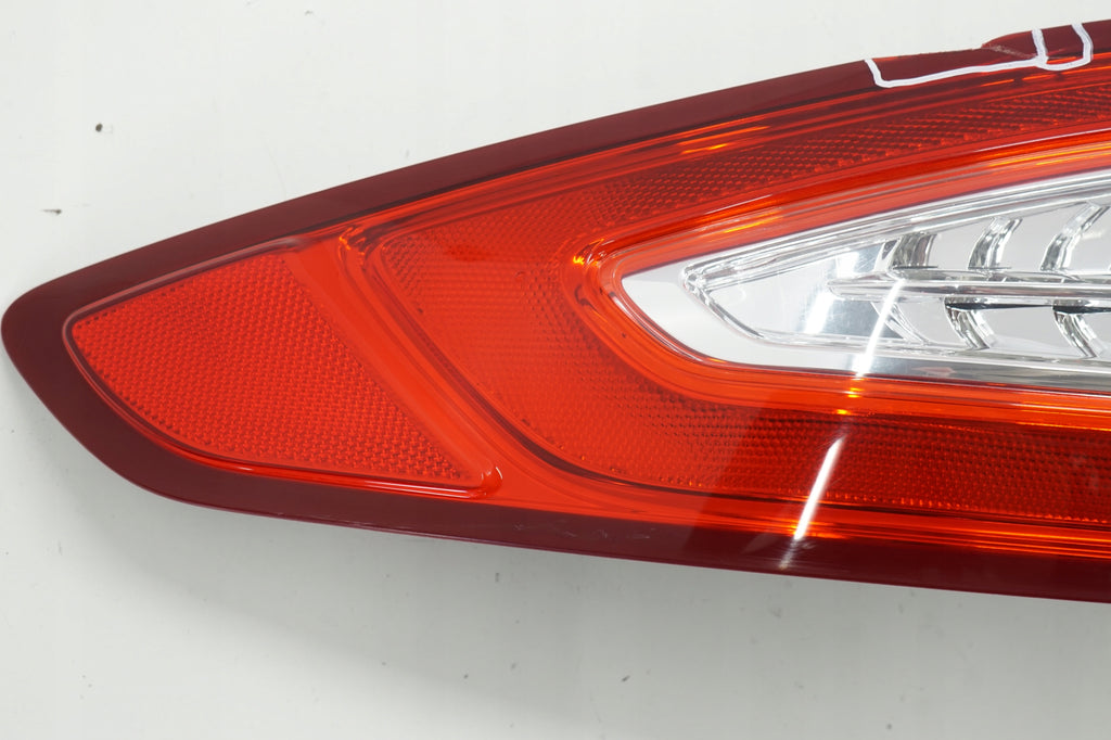 FORD MK5 HB 15R LAMP LEFT REAR DS73-13405-FH DAMAGED