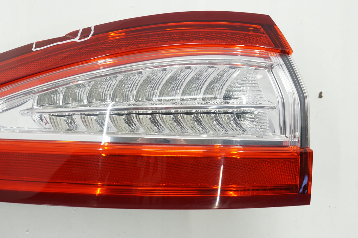 FORD MK5 HB 15R LAMP LEFT REAR DS73-13405-FH DAMAGED