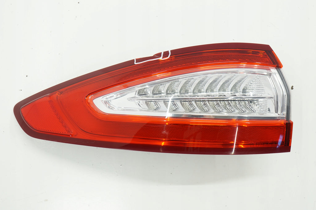 FORD MK5 HB 15R LAMP LEFT REAR DS73-13405-FH DAMAGED