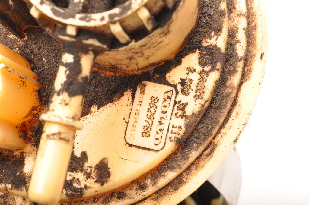 FUEL PUMP VOLVO S60 AND V70 II S80 XC90 2.0 T 20V 8629780