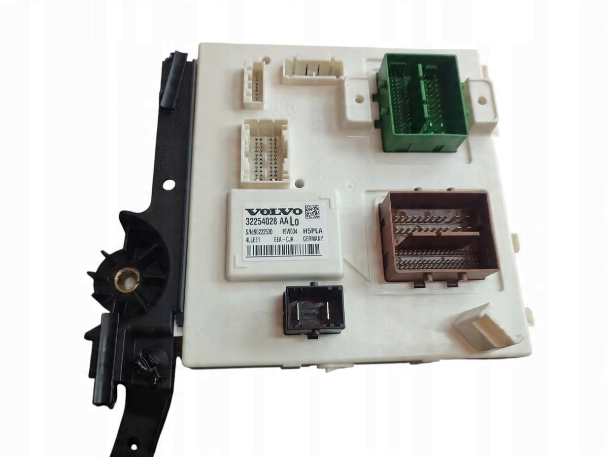FUSE BOX BSI VOLVO V60 II 32254028AA