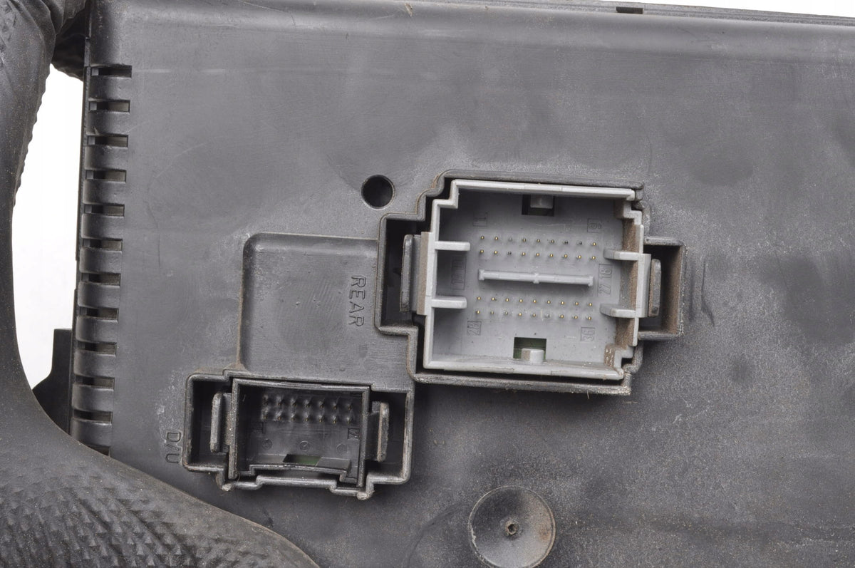 FUSE BOX VOLVO S60 AND V70 II 2.4 20V 140 KM 30786648