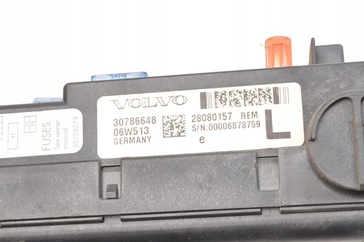 FUSE BOX VOLVO S60 AND V70 II 2.4 20V 140 KM 30786648