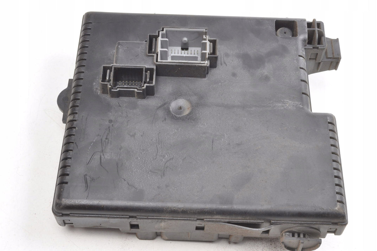 FUSE BOX VOLVO S60 AND V70 II 2.4 20V 140 KM 30786648