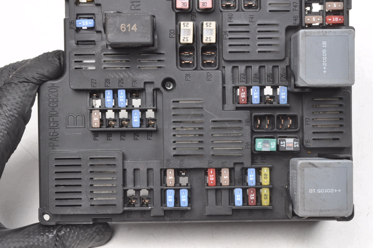 FUSE BOX VOLVO S60 III V60 II XC60 XC90 V90 S90 31473772