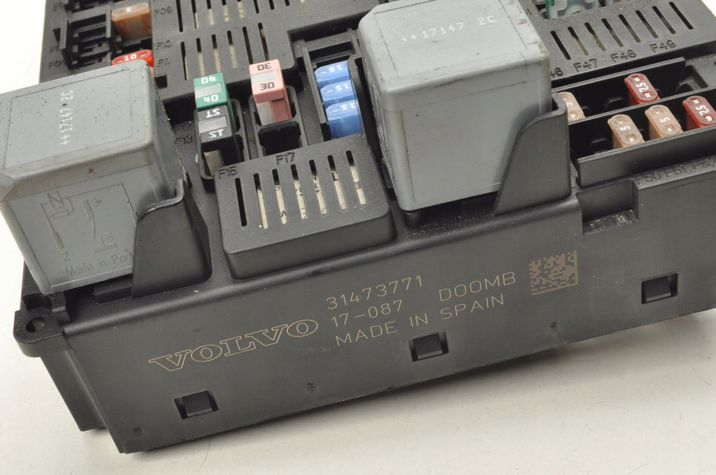 FUSE BOX VOLVO V90 S90 XC90 S60 V60 XC60 31473771