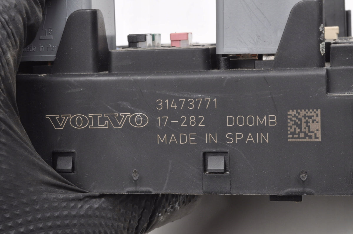 FUSE BOX VOLVO V90 S90 XC90 S60 V60 XC60 31473771