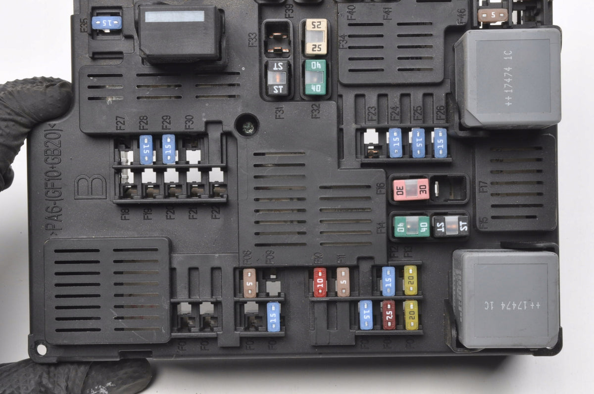 FUSE BOX VOLVO V90 S90 XC90 S60 V60 XC60 31473771