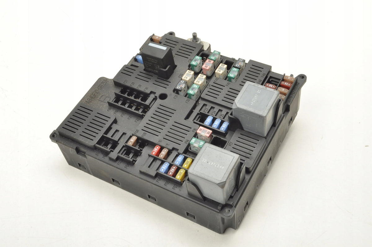 FUSE BOX VOLVO V90 S90 XC90 S60 V60 XC60 31473771
